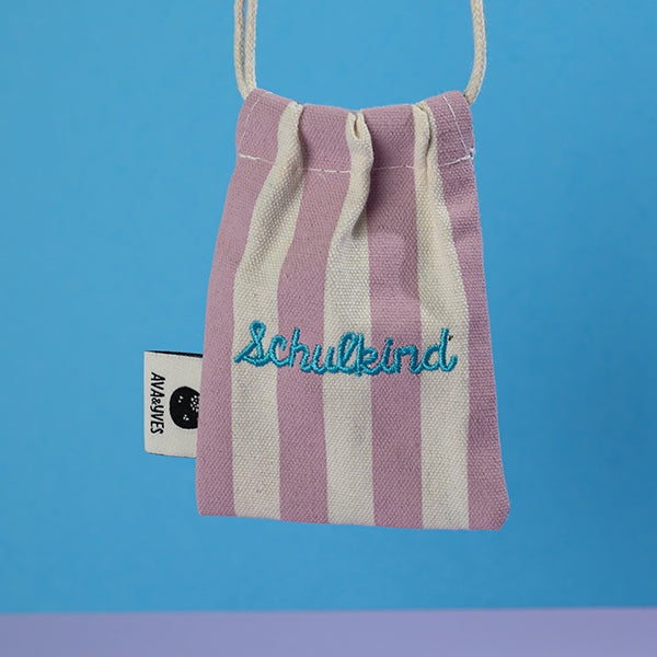 Perlenarmband Schulkind in bunt, mit Makrameeverschluß und Säckchen dunkelrosa/weiß