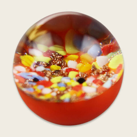 Kraftmurmel aus Muranoglas (orange mit Konfetti-Steinchen) 25mm, in hochwertigem Stoffbeutel mit Stickerei