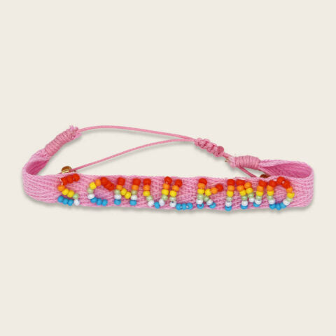 Gewebtes Armband mit handgearbeiteter Stickerei Schulkind in rosa, mit Säckchen dunkles rose/weiß