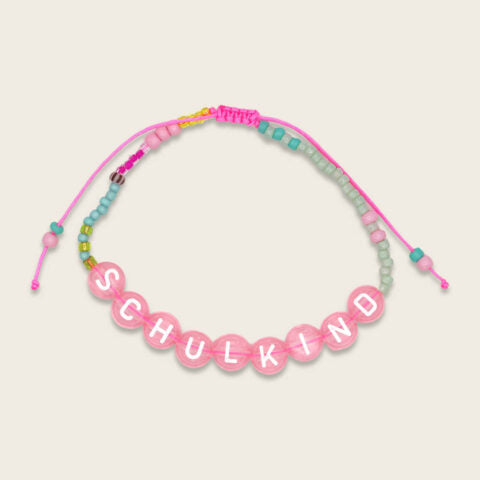 Perlenarmband Schulkind in rosa mit Makrameeverschluss und Säckchen pink/weiß